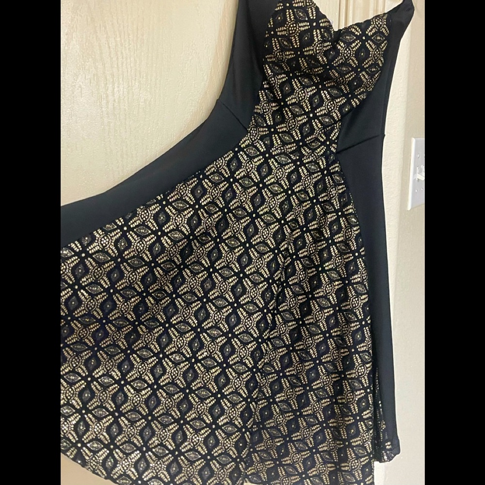 A beautiful gold and black party dress, small size. Used but in good condition
